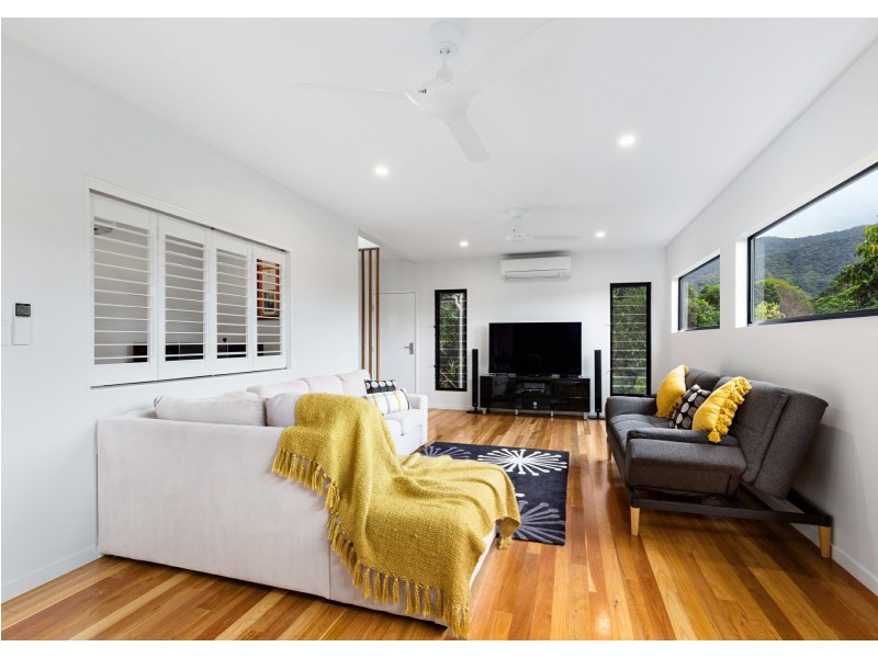 8 Stapleton Close, Redlynch QLD 4870