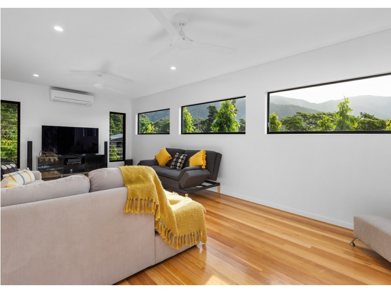 8 Stapleton Close, Redlynch QLD 4870