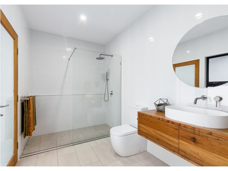 8 Stapleton Close, Redlynch QLD 4870