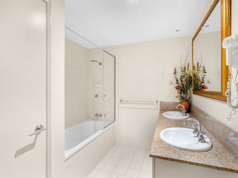 1309/2-10 Greenslopes Street, Cairns North QLD 4870