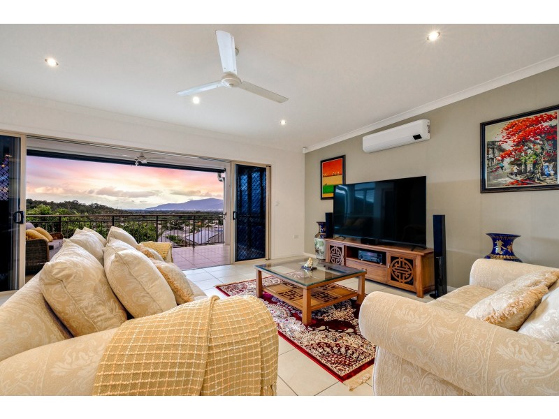 10 Sergeant Street, Kanimbla QLD 4870