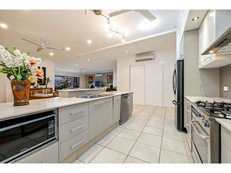 10 Sergeant Street, Kanimbla QLD 4870