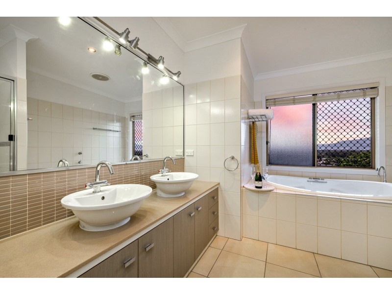 10 Sergeant Street, Kanimbla QLD 4870