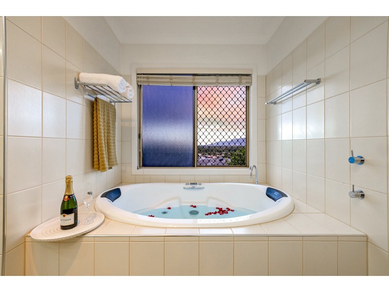 10 Sergeant Street, Kanimbla QLD 4870