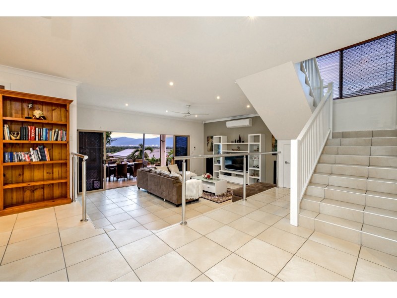 10 Sergeant Street, Kanimbla QLD 4870
