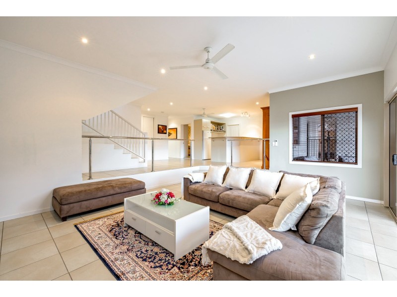 10 Sergeant Street, Kanimbla QLD 4870