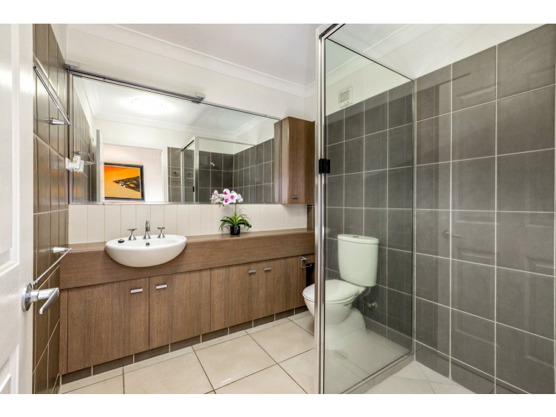 10 Sergeant Street, Kanimbla QLD 4870