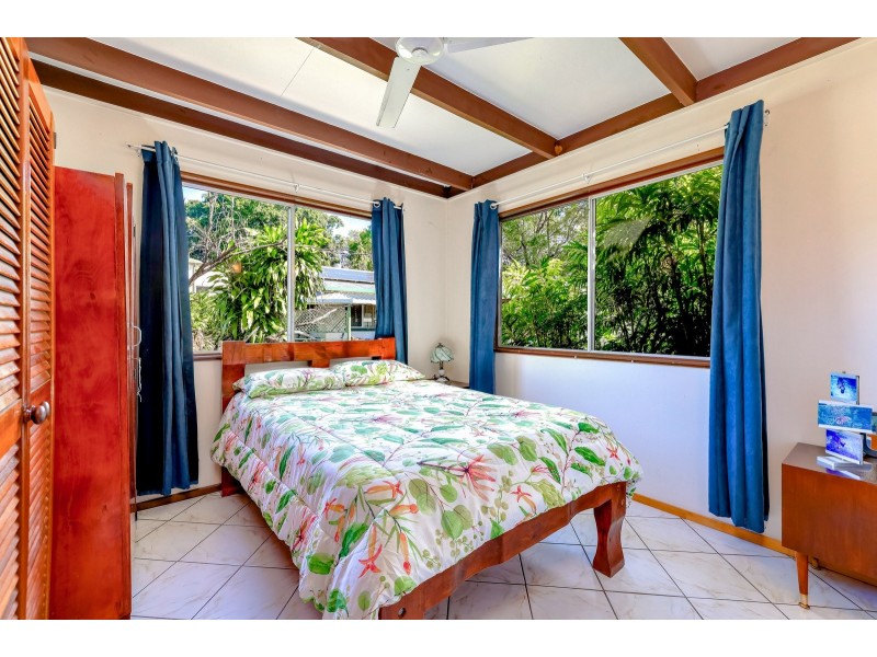 15 Christensen Street, Machans Beach QLD 4878