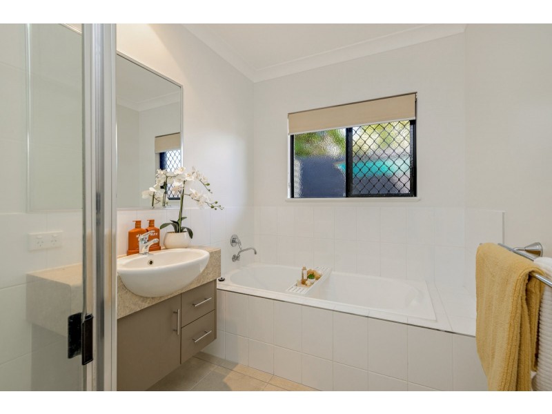 218 Greenslopes Street, Whitfield QLD 4870