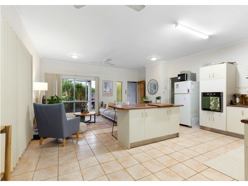 417 Kamerunga Road, Redlynch QLD 4870