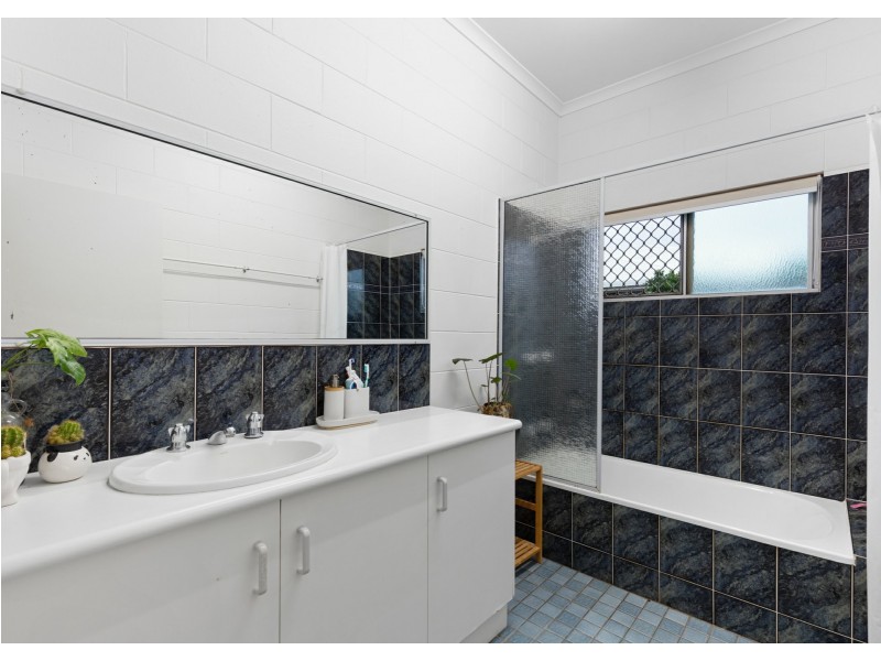 417 Kamerunga Road, Redlynch QLD 4870