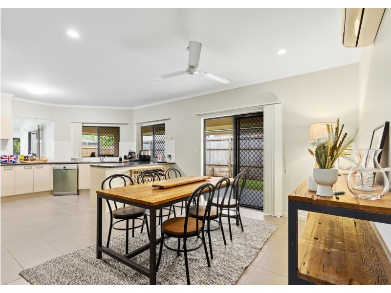 8 Fireclay Close, Redlynch QLD 4870