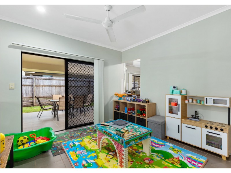 8 Fireclay Close, Redlynch QLD 4870