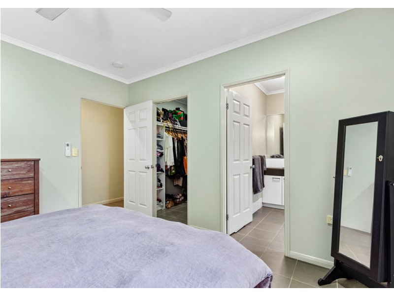 8 Fireclay Close, Redlynch QLD 4870