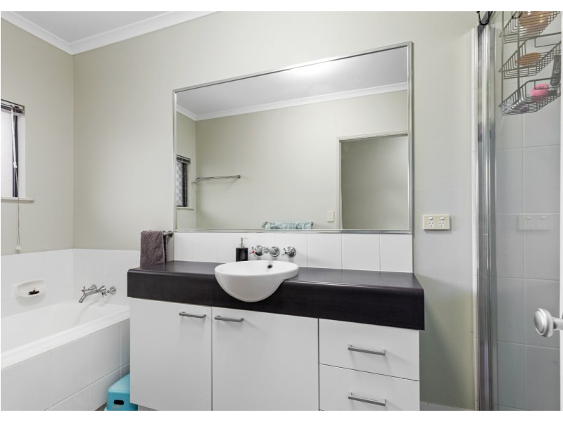 8 Fireclay Close, Redlynch QLD 4870