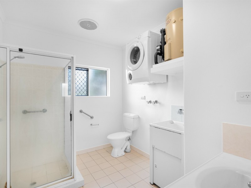 13/401-409 McCoombe Street, Mooroobool QLD 4870