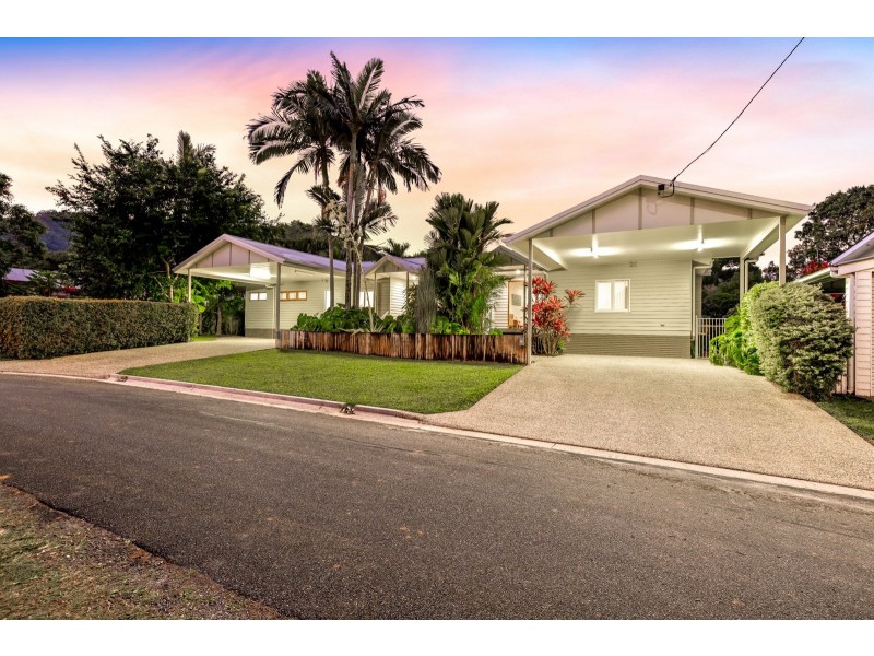 16 Keirle Avenue, Whitfield QLD 4870