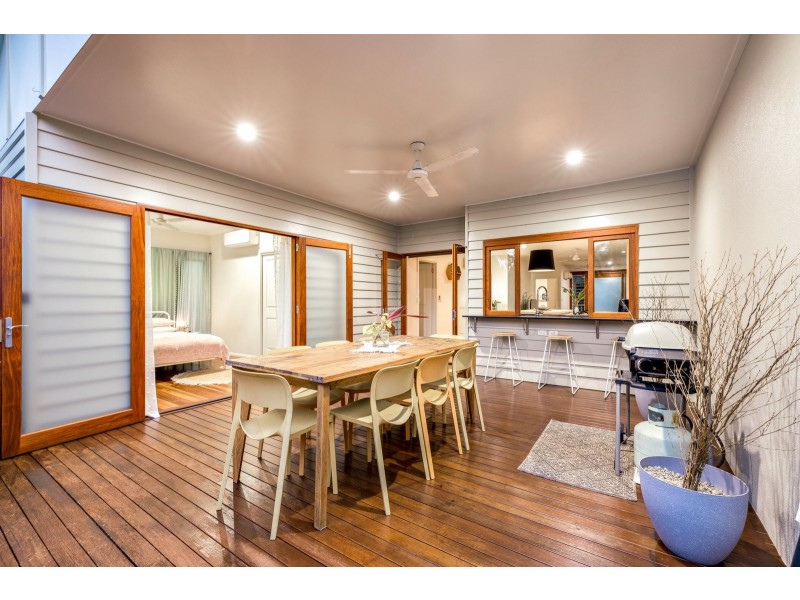 16 Keirle Avenue, Whitfield QLD 4870