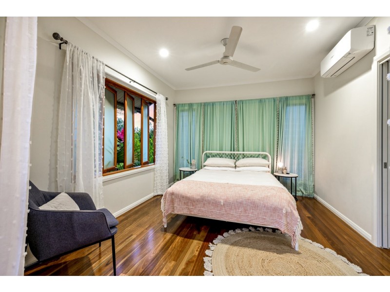 16 Keirle Avenue, Whitfield QLD 4870