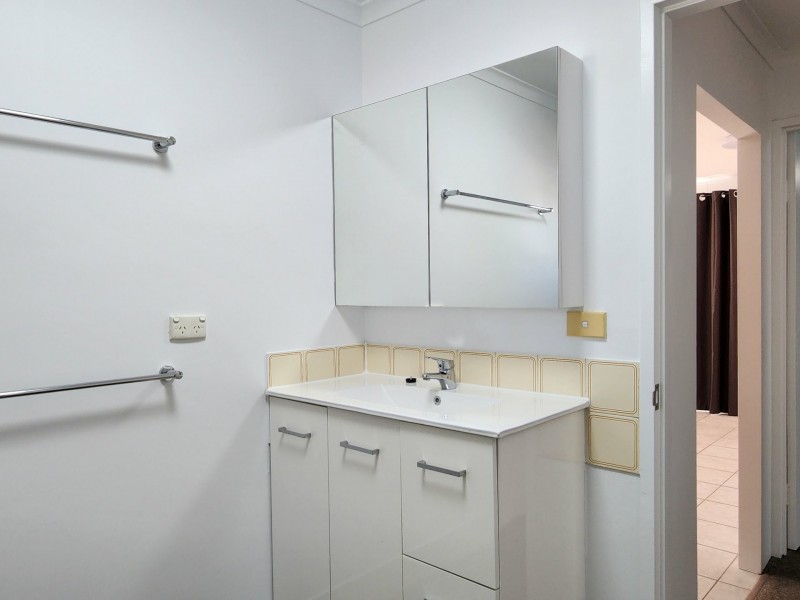 8/15 Earl Street, Westcourt QLD 4870