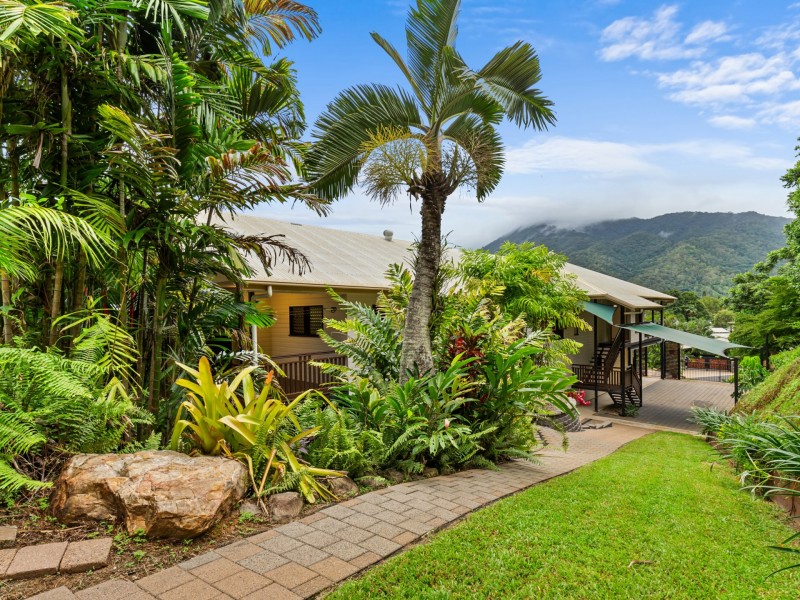 4 Mulurri Close, Caravonica QLD 4878