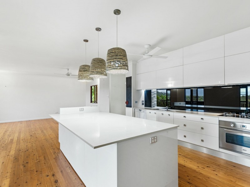 4 Mulurri Close, Caravonica QLD 4878