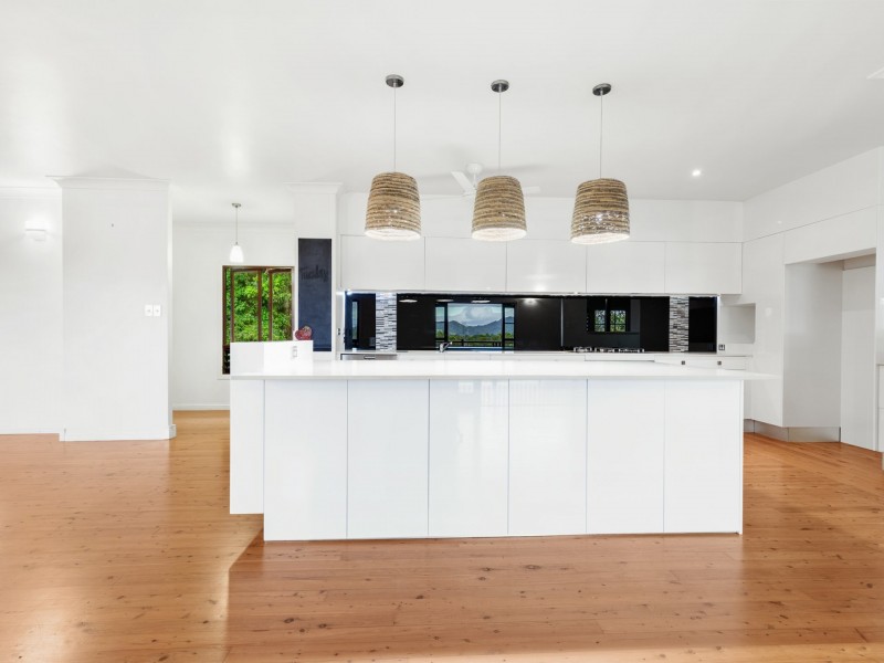 4 Mulurri Close, Caravonica QLD 4878