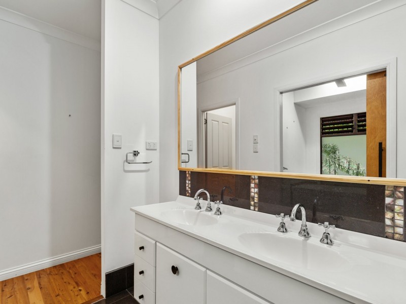 4 Mulurri Close, Caravonica QLD 4878