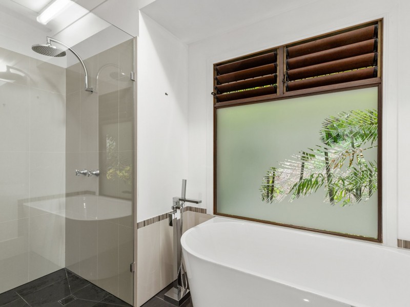 4 Mulurri Close, Caravonica QLD 4878