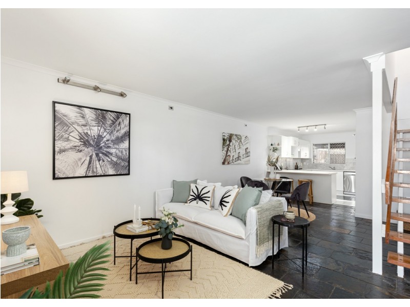 4/322 Pease Street, Edge Hill QLD 4870
