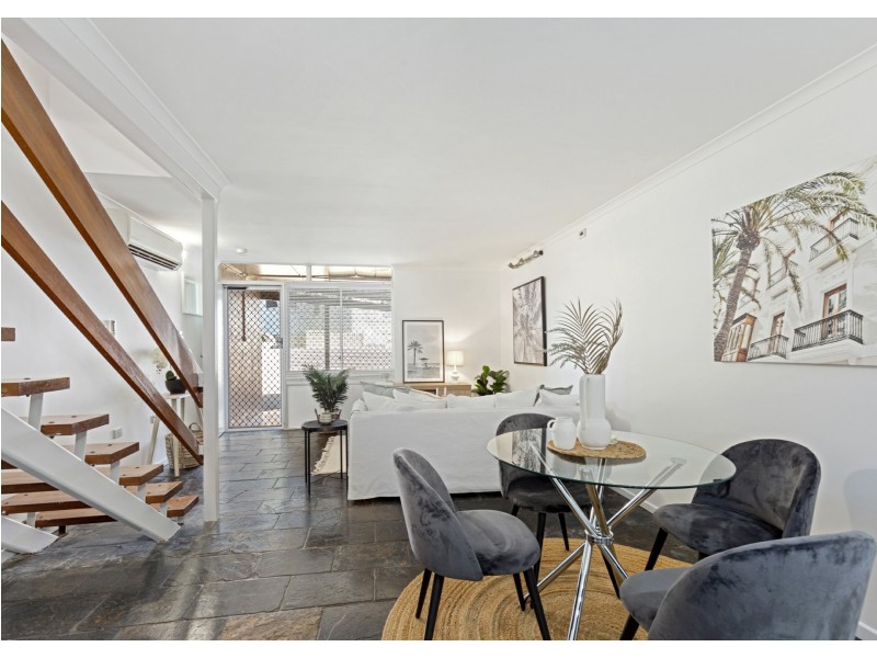 4/322 Pease Street, Edge Hill QLD 4870