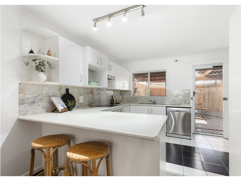 4/322 Pease Street, Edge Hill QLD 4870