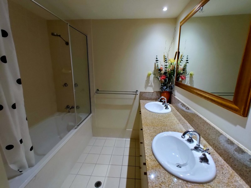 1309/2 Greenslopes Street, Cairns North QLD 4870