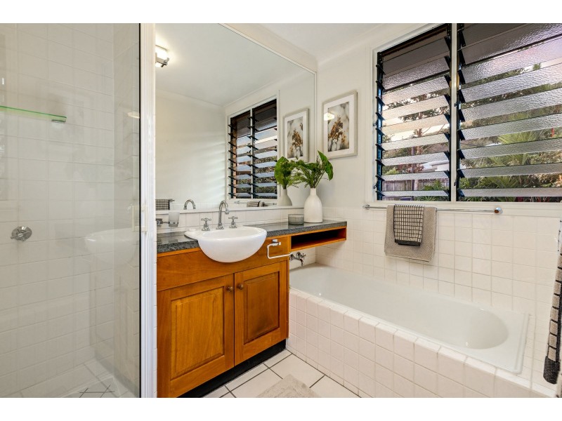 2-4 Kevin Street, Whitfield QLD 4870