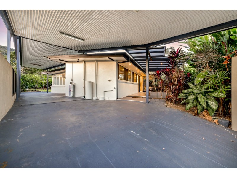 2-4 Kevin Street, Whitfield QLD 4870