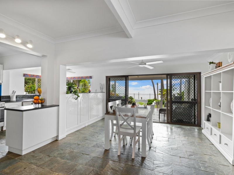 18 Hibiscus Lane, Holloways Beach QLD 4878