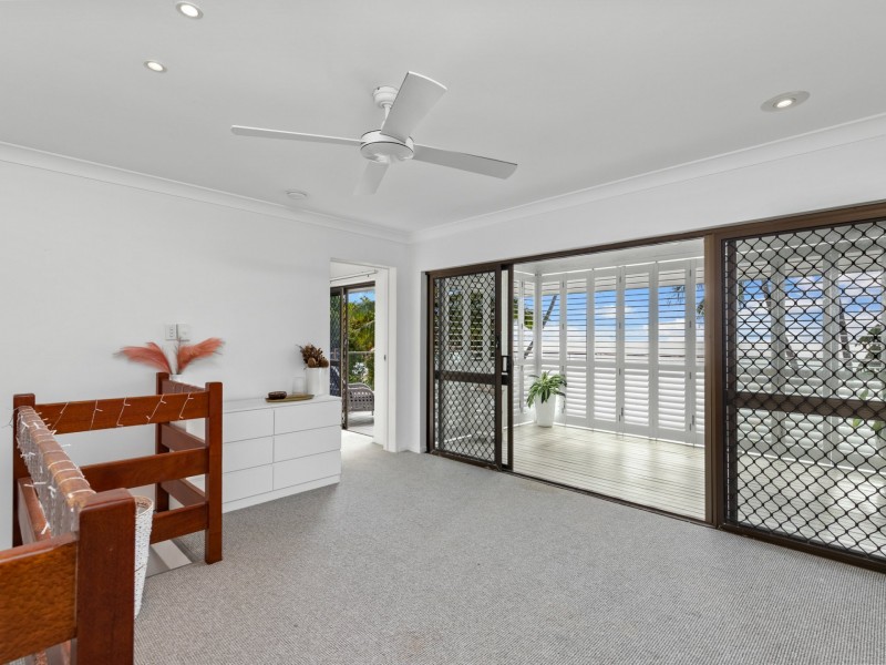 18 Hibiscus Lane, Holloways Beach QLD 4878