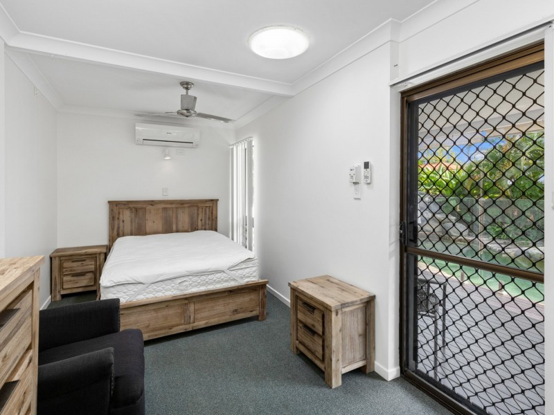 18 Hibiscus Lane, Holloways Beach QLD 4878