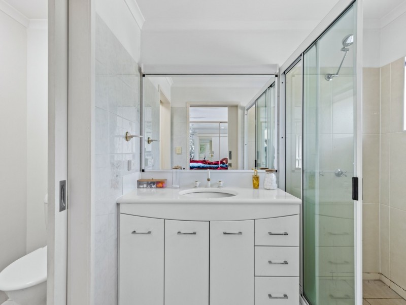 18 Hibiscus Lane, Holloways Beach QLD 4878