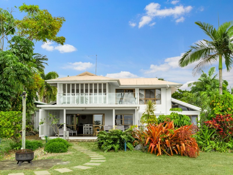 18 Hibiscus Lane, Holloways Beach QLD 4878
