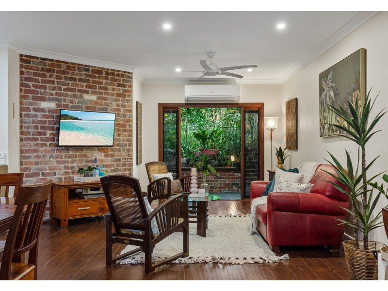 1/12 Murchinson Street, Whitfield QLD 4870
