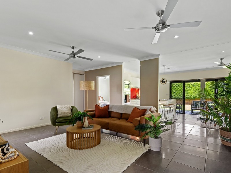 8 Botany Avenue, Redlynch QLD 4870