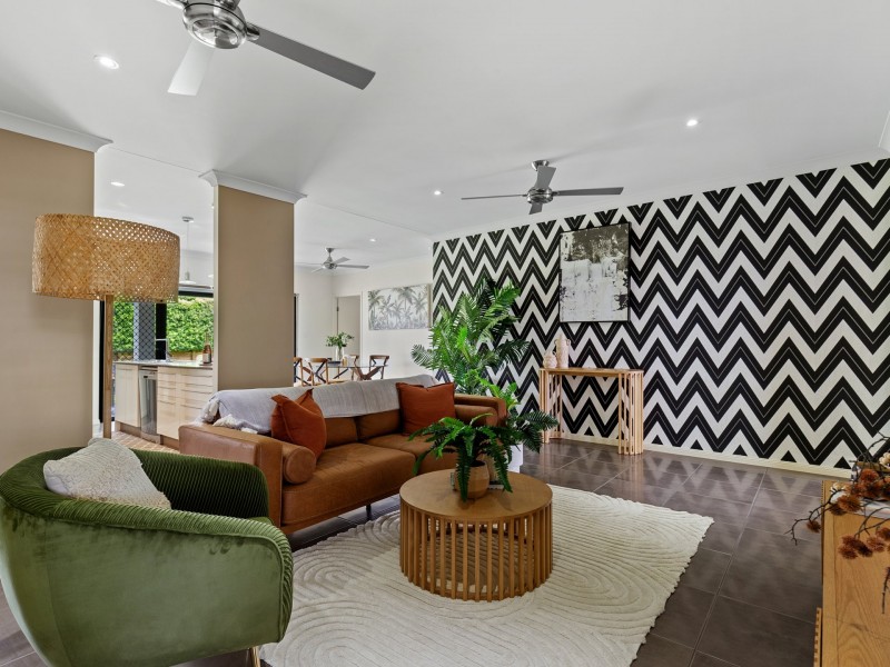 8 Botany Avenue, Redlynch QLD 4870