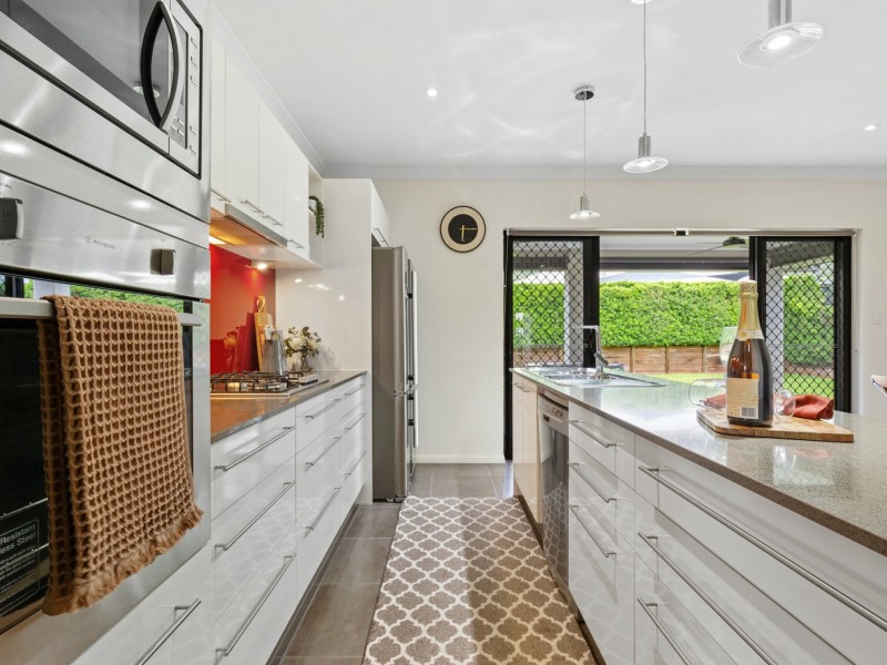 8 Botany Avenue, Redlynch QLD 4870