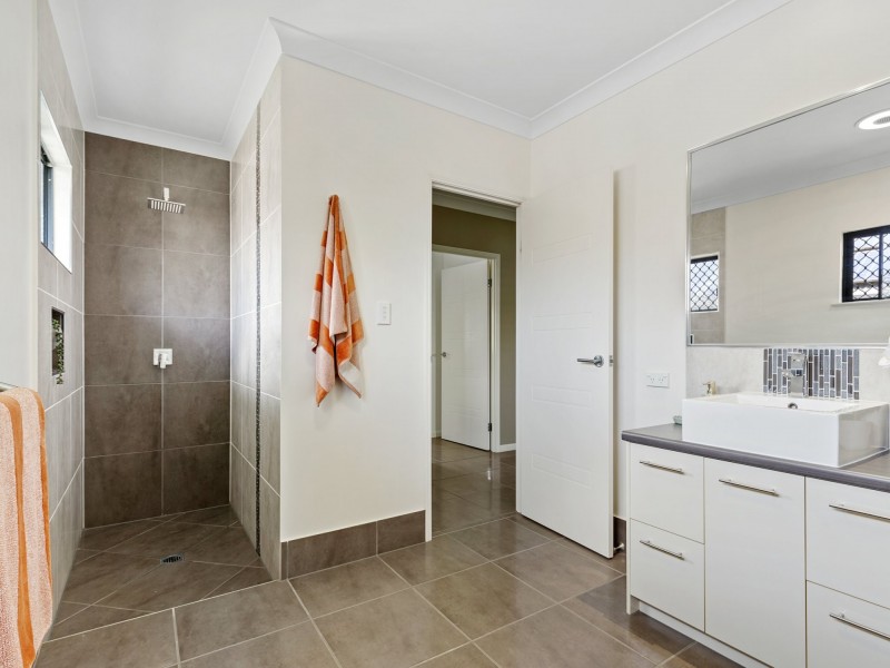 8 Botany Avenue, Redlynch QLD 4870