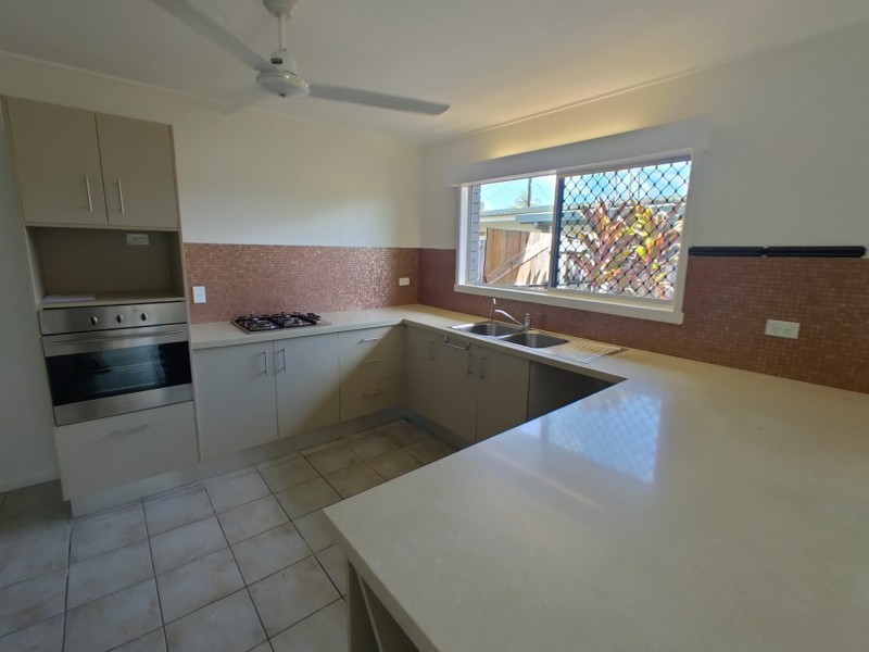 9 Smart Street, Mooroobool QLD 4870