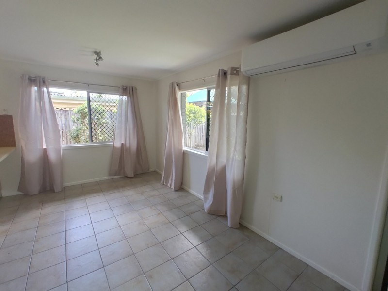 9 Smart Street, Mooroobool QLD 4870