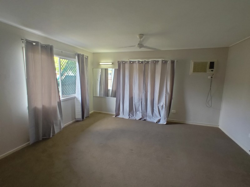 9 Smart Street, Mooroobool QLD 4870