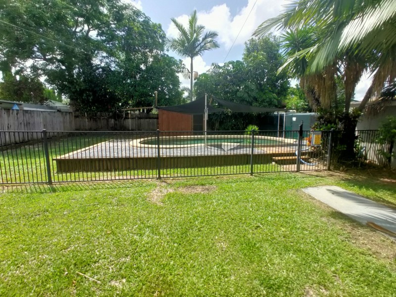 9 Smart Street, Mooroobool QLD 4870