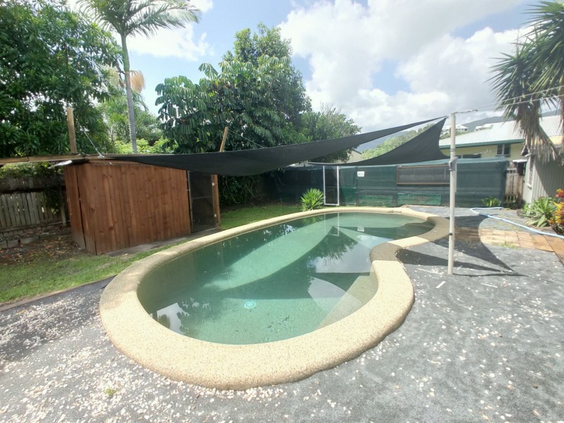 9 Smart Street, Mooroobool QLD 4870